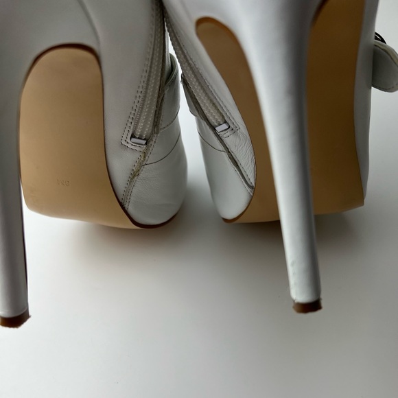 Guess Wardyn Peep Toe Wedges Size 8 - Picture 15 of 16